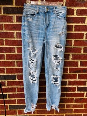 Light Wash Distressed Ripped Jeans